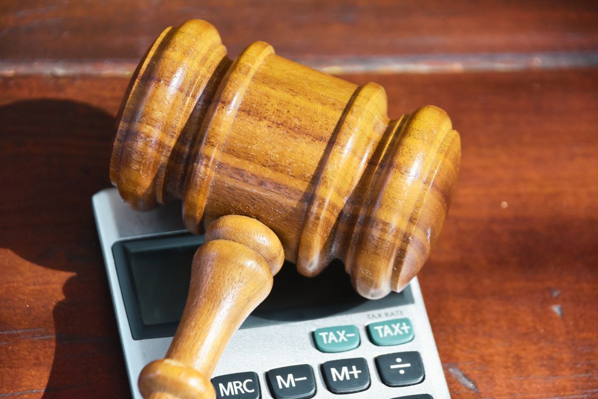 Recusa da Autoridade Tributária na Expedição de Certidões: Veja