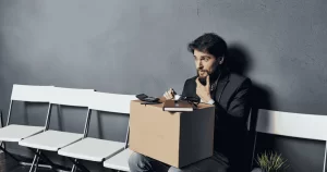 Encerramento da empresa com funcionário afastado