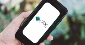 Fim da regulamentação do Pix Parcelado: BC libera autorregulação e Idec alerta para juros altos