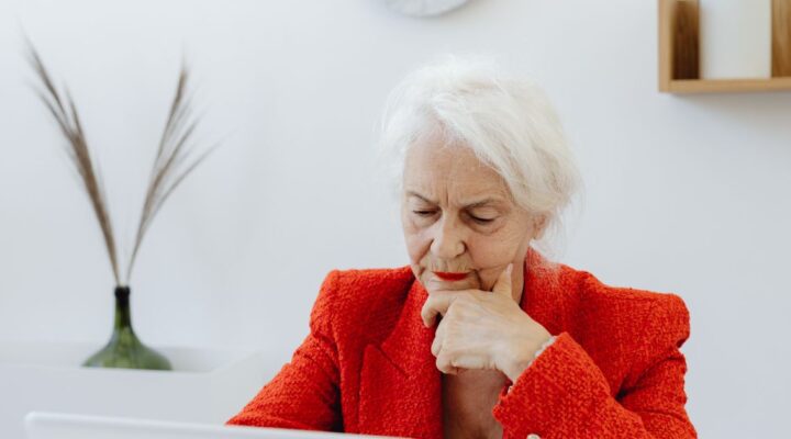 Idosos no Mercado de Trabalho: Ocupação Atinge 8,3 Milhões e Renda Média Supera a Geral no Brasil.