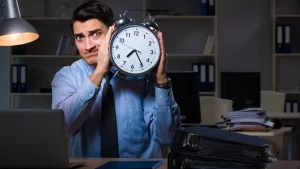 O Fim da Escala 6×1? Analisando a Lei 13.467/2017 e Projetos de Lei em Tramitação