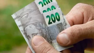 Salário mínimo 2026 é reajustado para R$1.621,mas poder de compra segue pressionado