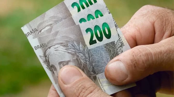 Salário mínimo 2026 é reajustado para R$1.621,mas poder de compra segue pressionado