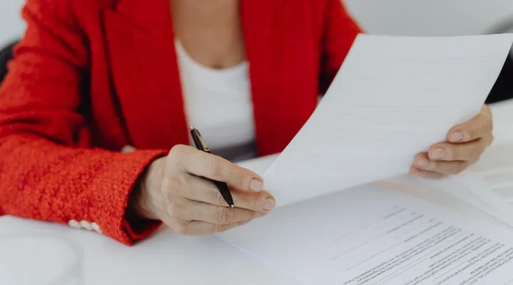 Como registrar funcionário corretamente: documentos, CBO e cuidados trabalhistas