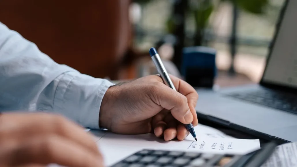 DRE na contabilidade: o que é, para que serve e como elaborar DRE na contabilidade: entenda o que é Demonstração do Resultado do Exercício, para que serve, estrutura, exemplo e importância para empresas.