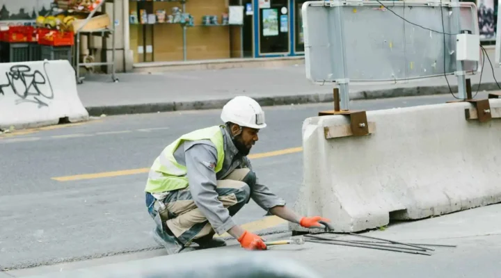 Estudo do MTE: Acidentes de trabalho saltam 65,8% entre 2020-2025; 806.011 ocorrências e 3.644 mortes expõem riscos em saúde, transporte e construção