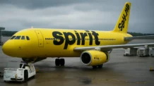 Spirit Airlines encerra operações e cancela voos nos EUA após 2ª falência, alta do combustível dobra custos e milhares de demissões ameaçadas