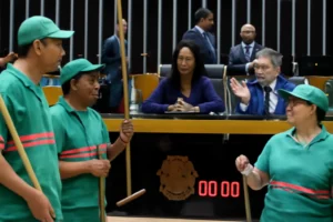 Votação Crucial: Fim da escala 6×1 e jornada reduzida em pauta na Câmara. Veja os detalhes e prazos!