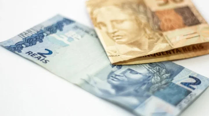 Salário mínimo 2026: valor, reajuste, INSS e descontos