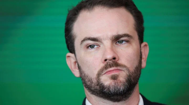 Governo Lula zerou o déficit? Dario Durigan afirma que contas públicas estão equilibradas, mas dados oficiais do Tesouro revelam rombo bilionário