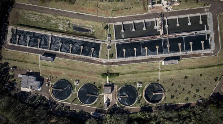 Privatização do saneamento básico dispara e já atinge quase metade dos municípios do Brasil após Marco Legal: veja o que muda no seu dia a dia